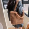 Plush Bag Winter Fashion Cute Tote Handbags Large Capacity Portable Single Shoulder Furry Bags - Image 7